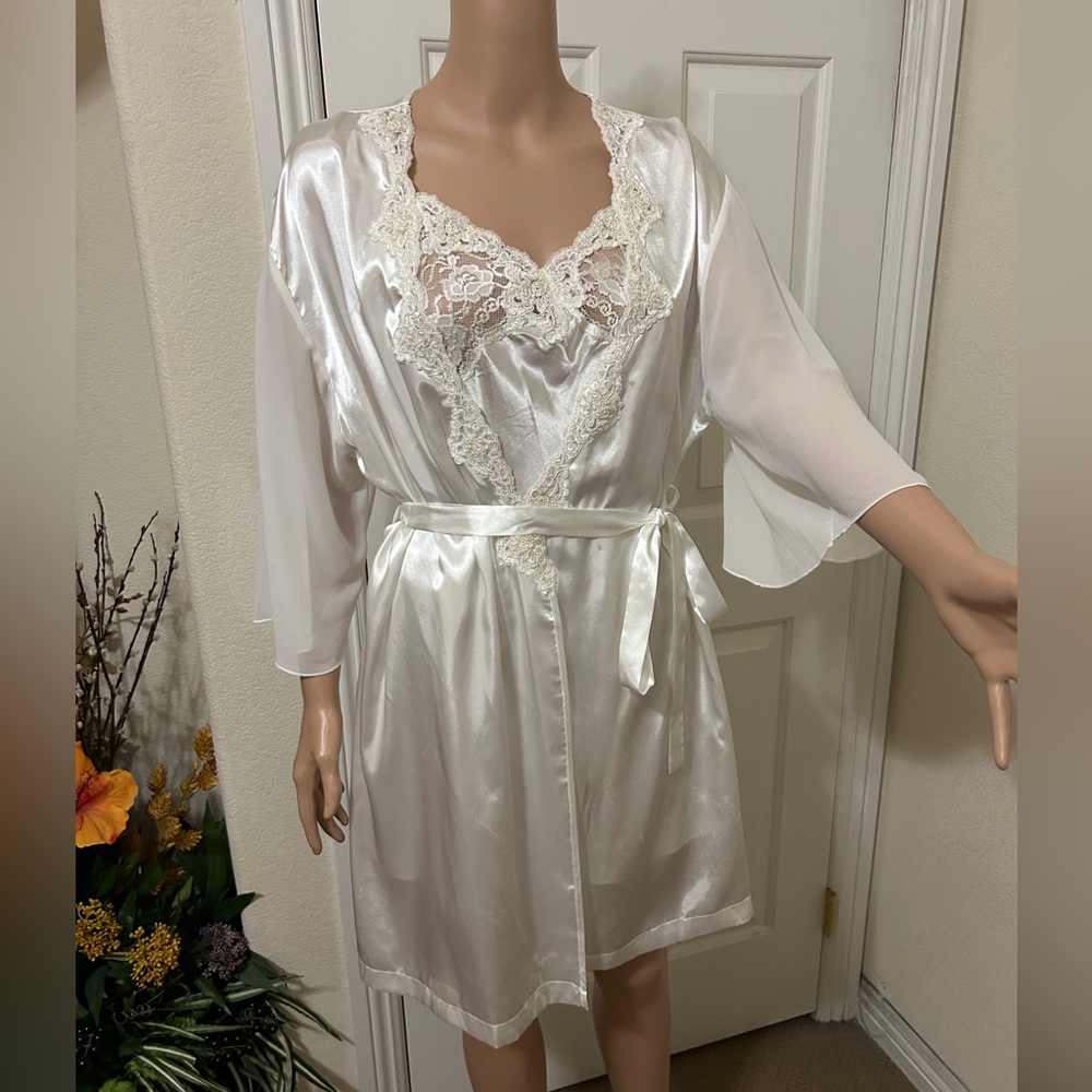 2pc. Enchanting Bridal Collection white satin and lace chemise and robe. Size M.